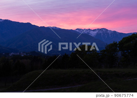 中央アルプスの夕焼け 中央アルプスの夕焼け 90675774