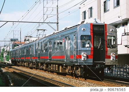 蒲田へ向けて快走する東急多摩川線の7600系 90676565