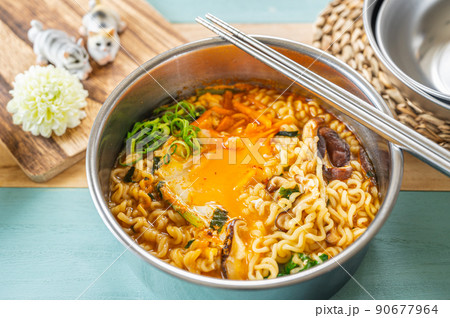 韓国インスタントラーメン 90677964