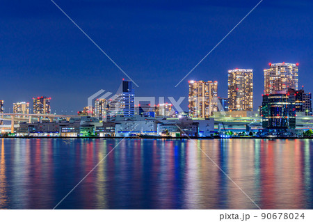 【東京の都市風景】芝浦方向の夜景 【東京の都市風景】芝浦方向の夜景 90678024