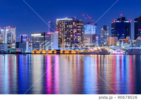 【東京の都市風景】芝浦方向の夜景 90678026