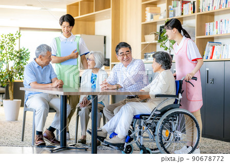 老人ホーム　介護 90678772