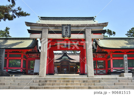 全国2300社ある住吉神社の総本山住吉大社の住吉鳥居と幸壽門 90681515
