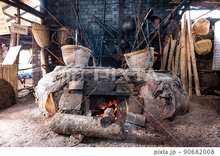 タイ北部のボークルア岩塩採掘場 90682008