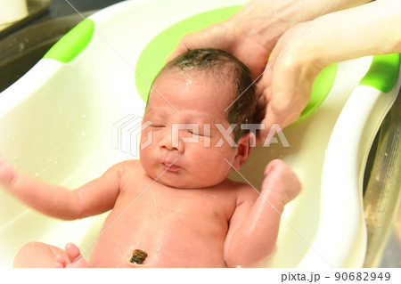沐浴 新生児 生後16日目 沐浴 新生児 生後16日目 90682949