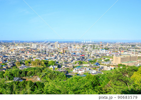 西尾市　八ツ面山展望台からの西尾市街の眺め 90683579