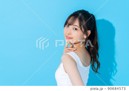 若い女性のビューティ 90684573