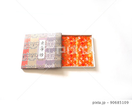 紙箱に入った古帛紗 90685109