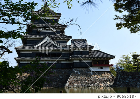 朝日と松本城 朝日と松本城 90685187