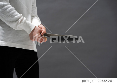 包丁も持つ女性 包丁も持つ女性 90685281
