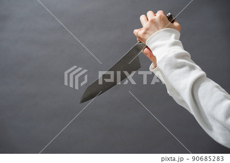 包丁も持つ女性 包丁も持つ女性 90685283
