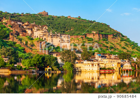 Bundi town panoramic view, India 90685484