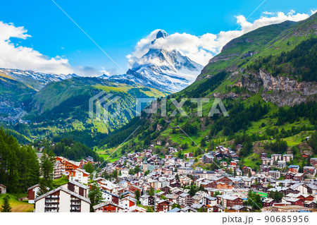Traditional houses in Zermatt, Switzerland Traditional houses in Zermatt, Switzerland 90685956
