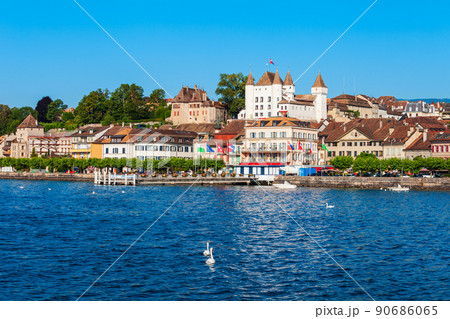 Nyon town on Lake Geneva 90686065