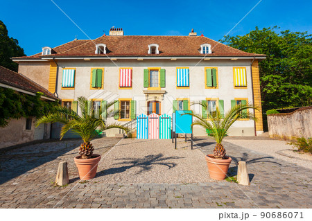 Nyon town on Lake Geneva 90686071