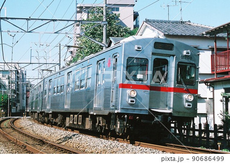 蒲田へ向けて快走する東急多摩川線の7700系 90686499