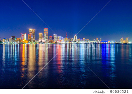【神奈川の都市風景】横浜山下ふ頭からの都市夜景 90686521
