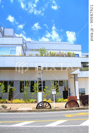 小牧市、小牧市中央図書館の風景 90687921
