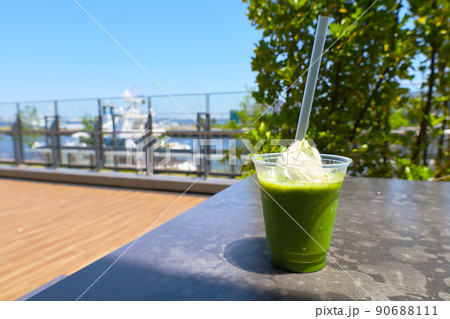 海岸・海辺のカフェで抹茶フラペチーノ（神奈川県横浜市中区・みなとみらい） 90688111