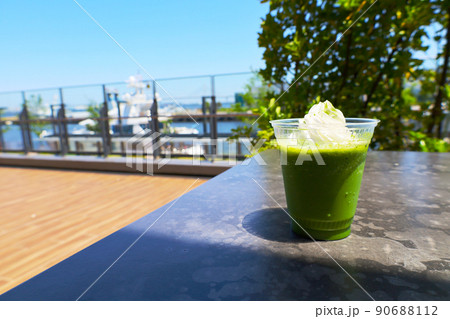 海岸・海辺のカフェで抹茶フラペチーノ（神奈川県横浜市中区・みなとみらい） 90688112