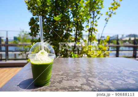 海岸・海辺のカフェで抹茶フラペチーノ（神奈川県横浜市中区・みなとみらい） 90688113