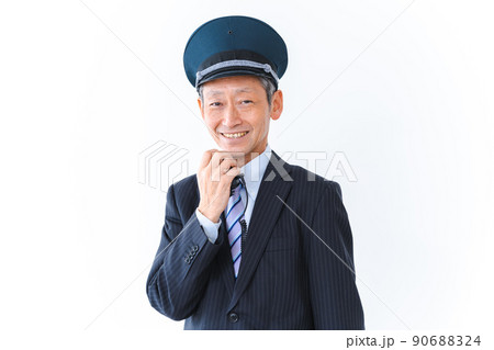 車内放送をする男性の車掌 車内放送をする男性の車掌 90688324
