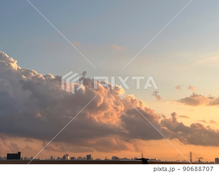 夕方の雲 90688707