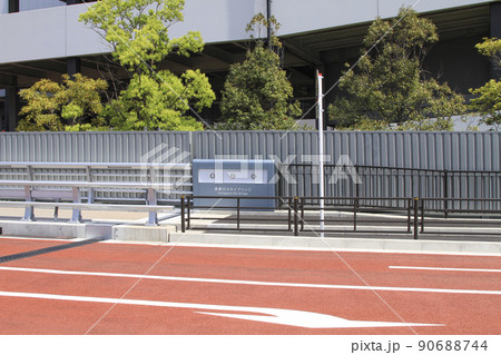 多摩川スカイブリッジの橋名板　キングスカイフロント交差点の河口側 90688744