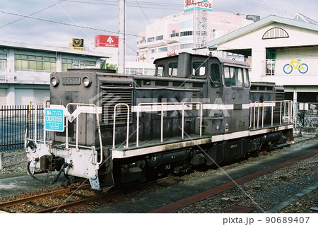 留置線に停車する真岡鐵道DD13形ディーゼル機関車 90689407
