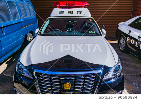 【イメージ素材】パトカー（警視庁） 90690834