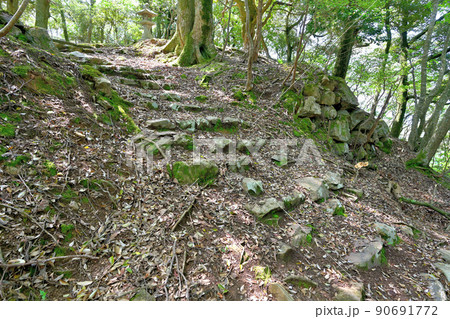 小浜市　若狭国「後瀬山城」の石垣と眺望 90691772