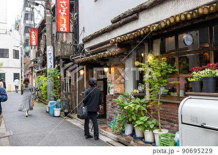 東京都千代田区　神保町の路地裏 90695229