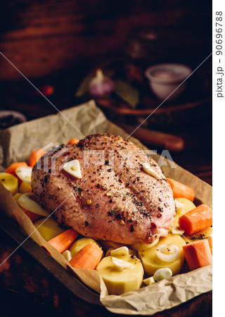 Seasoned chicken breast with carrot and potato 90696788