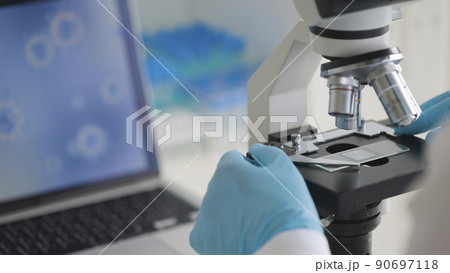 研究 顕微鏡 90697118