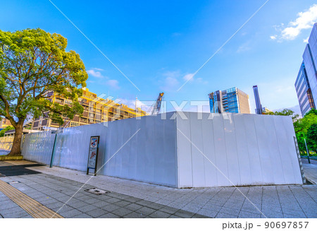 日本の横浜都市景観 横浜市旧市庁舎解体工事・再開発現場などを望む。この辺りは喫煙禁止地区=6月12日 日本の横浜都市景観 横浜市旧市庁舎解体工事・再開発現場などを望む。この辺りは喫煙禁止地区=6月12日 90697857