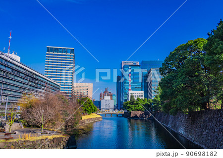 【東京の都市風景】皇居北の丸周辺の都市風景 90698182