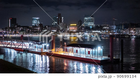 Port of Hamburg at night Port of Hamburg at night 90699134