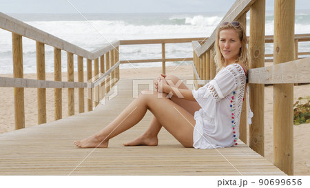 A relaxing day on a sandy beach at the ocean 90699656