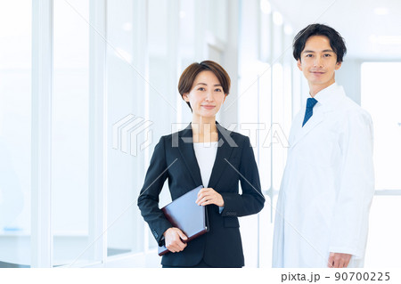 病院　医師　MR　医薬情報担当者　医者　撮影協力：中央工学校附属日本語学校 90700225