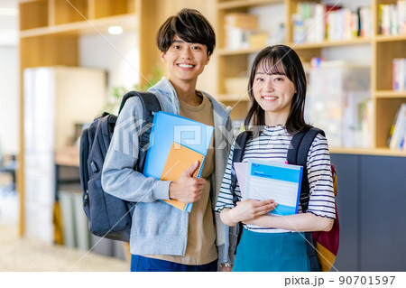 大学生 男女 大学生 男女 90701597
