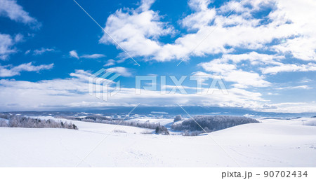 《北海道》上富良野の雪景色・千望峠の眺め 《北海道》上富良野の雪景色・千望峠の眺め 90702434
