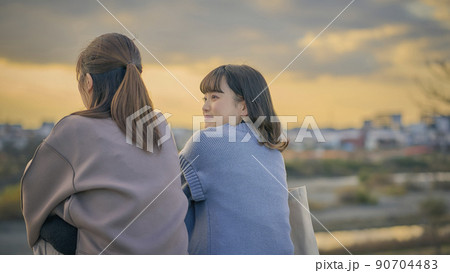 シスターフッド　夕暮れ 90704483