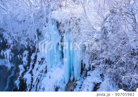 《北海道》凍結の白ひげの滝・冬の美瑛 90705962