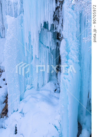 《北海道》凍結の白ひげの滝・冬の美瑛 《北海道》凍結の白ひげの滝・冬の美瑛 90705972