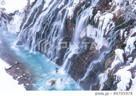 《北海道》凍結の白ひげの滝・冬の美瑛 《北海道》凍結の白ひげの滝・冬の美瑛 90705978