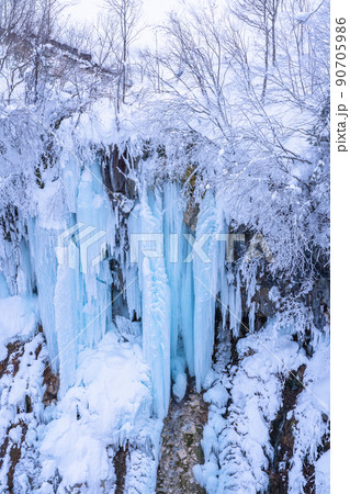 《北海道》凍結の白ひげの滝・冬の美瑛 90705986