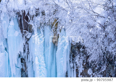 《北海道》凍結の白ひげの滝・冬の美瑛 《北海道》凍結の白ひげの滝・冬の美瑛 90705987