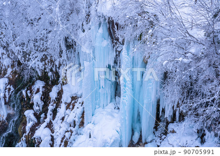 《北海道》凍結の白ひげの滝・冬の美瑛 《北海道》凍結の白ひげの滝・冬の美瑛 90705991
