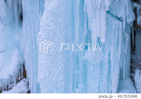 《北海道》凍結の白ひげの滝・冬の美瑛 《北海道》凍結の白ひげの滝・冬の美瑛 90705996