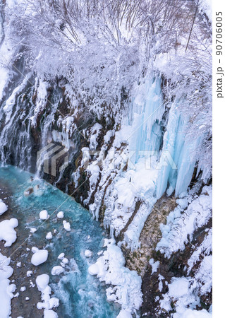 《北海道》凍結の白ひげの滝・冬の美瑛 90706005